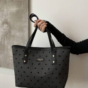 1pc Black Nylon Zipper Bow Print Large Capacity Simple Versatile Print Rivet Shoulder Tote Bag For Women, Fashionable Tote Bag With Zipper, Tote Bags For Ladies, Fashionable Bow Purse For Women, New Fashionable Big Bags For Women, Old Money
